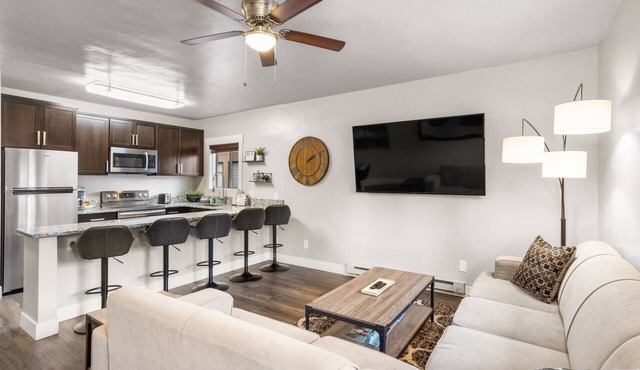 The Yellowstone Hideaway Unit B: Cozy 1-bedroom condo, just 1 minute from Yellowstone!