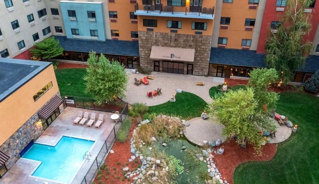 Theme Suite, Whirlpool, Stoney Creek, Dry Bar, Fireplace near 3rd St Attractions