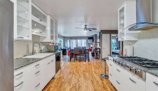 This duplex is a 8 bedroom(s), 4 bathrooms, located in Salt Lake City, UT.
