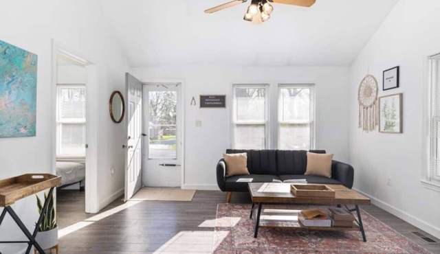 This house is a 2 bedroom(s), 1 bathrooms, located in Southfield, MI.
