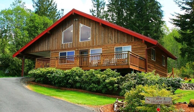 This Is The Place - Your Year Round Getaway! N. W. Living At Its Best!