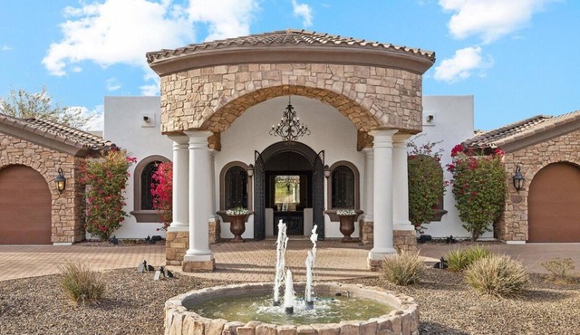 Thunder Mountain Resort, Spacious 5 bedroom Villa near Airport, Scottsdale in Mesa