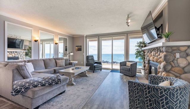 Thundering Sea Condo, Ocean Balcony & Pool