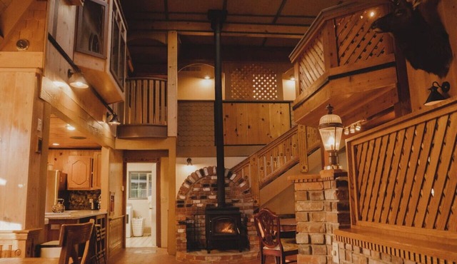 Timber Chalet Retreat - Hot Tub & Fire Pit