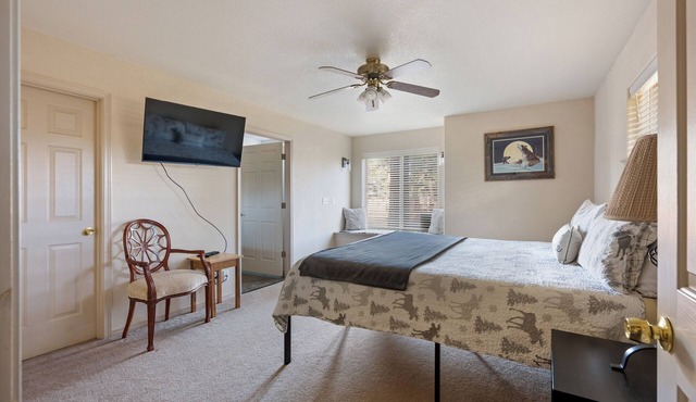 Timber Creek Escape Sisters Townhome pet friendly and great location