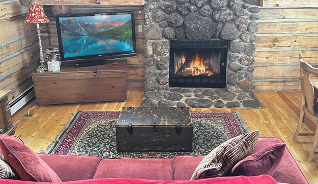 Timeless Mesa Hideaway Creekside Cabin