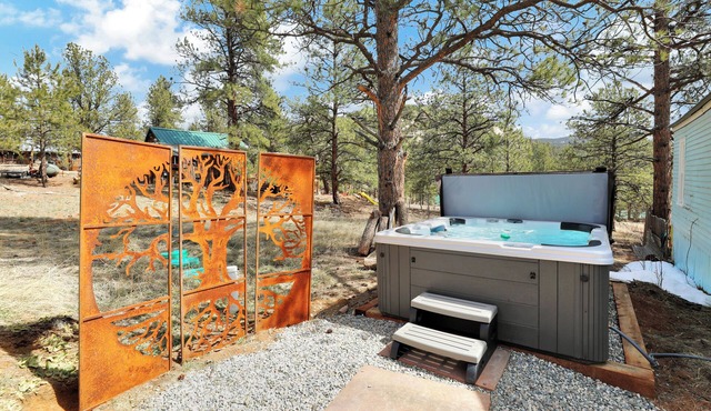Timeless Pineview Cottage | Hot Tub & Pet Friendly