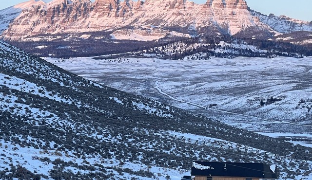 Togwotee Pass RamsHorn Peak Cabin + 15 Acres, Great view, Animal friendly.