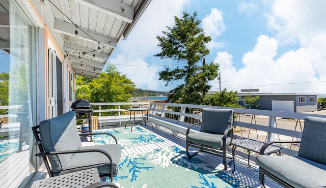 Totally Beachin' Getaway by AvantStay | Waterfront