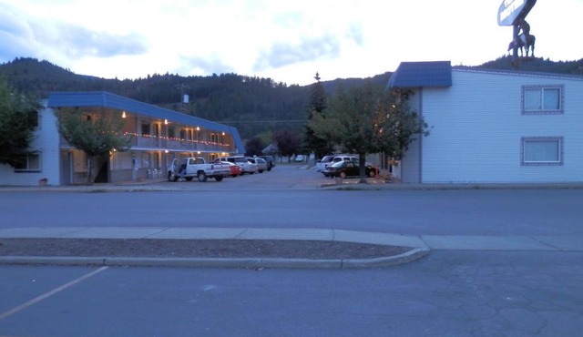Trail Motel