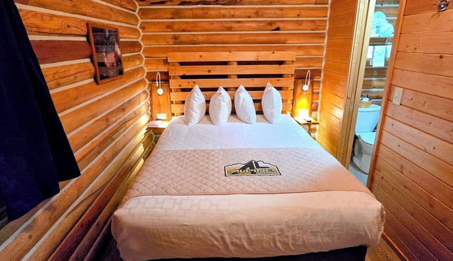 Tranquil 1-bedroom cabin in charming Red Lodge Montana perfect for getaway