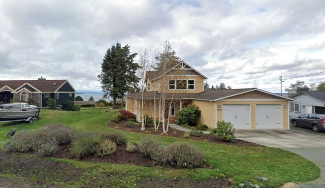 Tranquil 3-bedroom house in charming Coupeville with views of Puget Sound