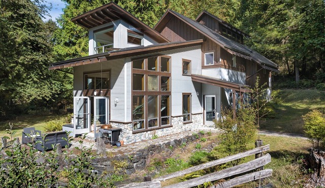 Tranquil Garden Apartment Next to The Grand Forest on Bainbridge Island