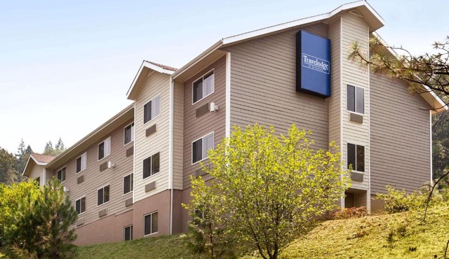 Travelodge by Wyndham Dunsmuir