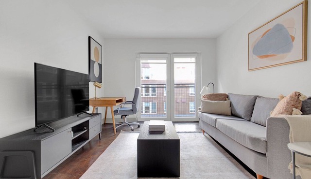 Trendy Bellevue 1BR w/Gym & Roof Lounge, easy commute, by Blueground