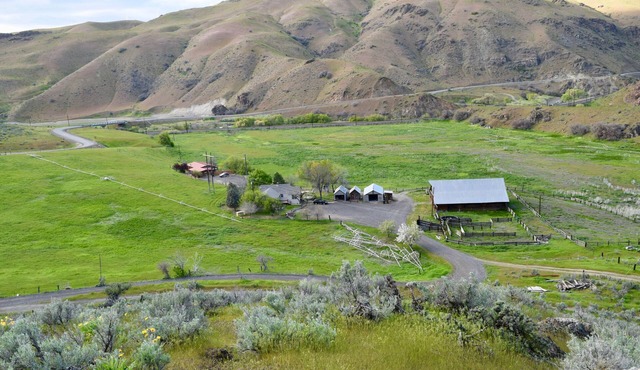 Triple L Ranch. Dog Friendly. Private escape only 10 minutes to Snake River.