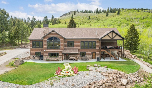 Trumpeter Swan,4Br/3 1/2Ba,BBQ,Firepit,Best views in island park,Lakeview,20m 2 YNP,Secluded,Deck