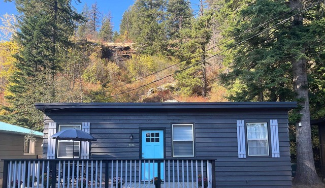 Twin Lakes Cottage