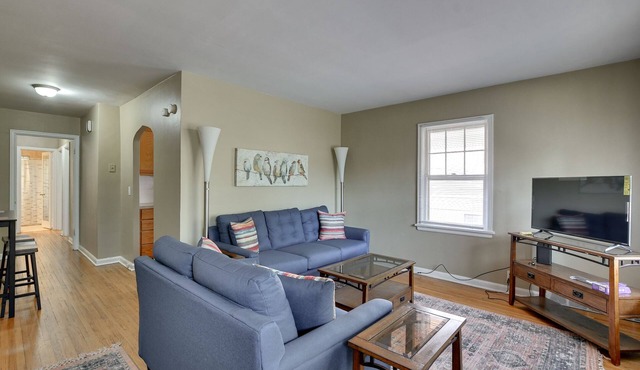 Two bedroom townhouse, minutes from the UNMC