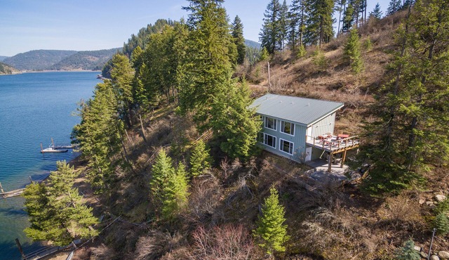 Two dog-friendly, lakefront homes with a private hot tub & decks