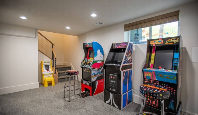 Ultimate Family Getaway ~ Hot Tub, Games & Theater