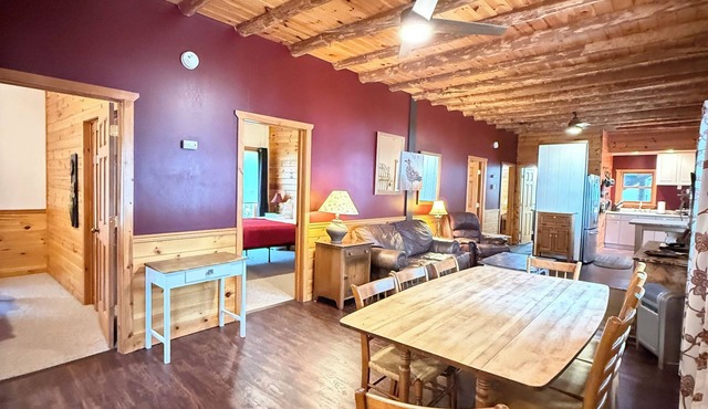 Unique 7br 3ba Cabin, Catfish Lake Eagle River Chain, sleeps 14! lakeside decks
