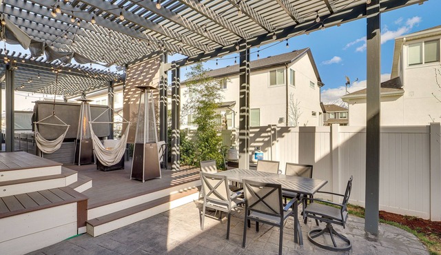 Unique Vineyard Studio w/Shared Outdoor Oasis!