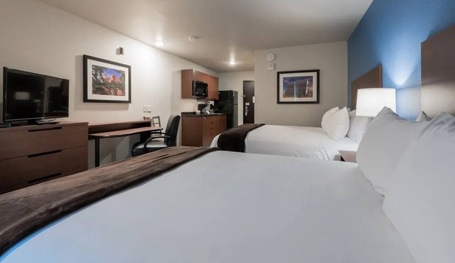 Unwind in Luxury: Elegant Room for Relaxation | Full Kitchen | Free Parking