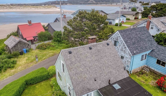 Updated Classic Cottage, Neighborhood Beach Access, Bay and Ocean Views!