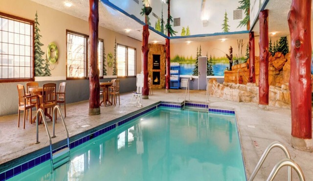 Upscale Stay in Moline w/Gym Access | 2.5 mi to Village of East Davenport