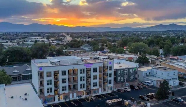 Upscale Suite with Spacious Living - Waffles too!