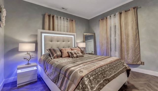 💎Urban Glam Gem💎 Rancher near Gonzaga w/GiG Internet