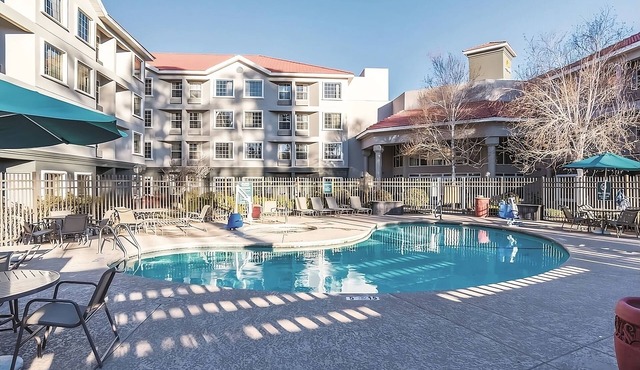 Vacation Day Is Always A Great Idea! Free Breakfast, Free Parking, Pet-Friendly