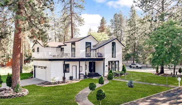 Vacation Home with Private Court & Entertainment Space in Post Falls, Idaho