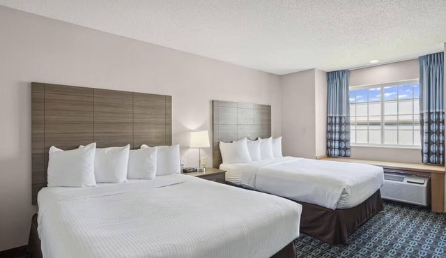 Value-Focused Room w/Desk & Seasonal Pool Near Burr Oak Woods