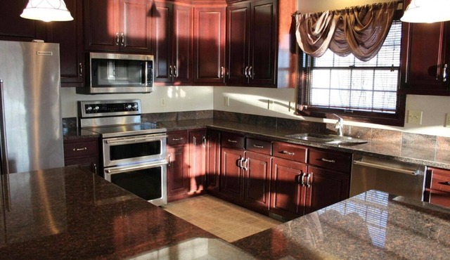 Veteran Owned Spacious 5-bedroom house with WiFi, AC in fabulous Waubay