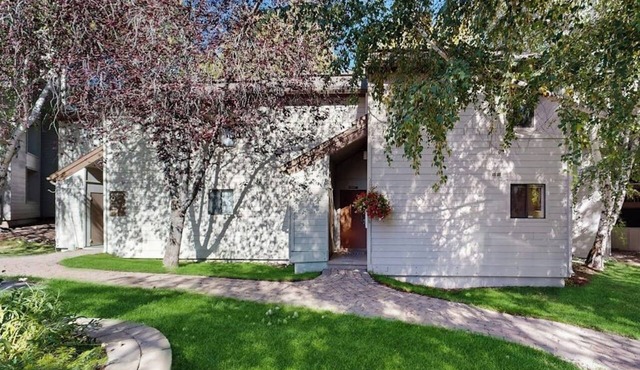 Views and recreation: Sun Valley condo with pool, sauna, tennis and hot tub!