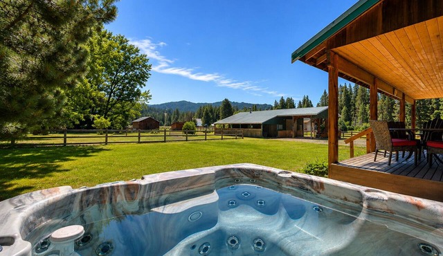 Views | Dogs | Hot Tub | Firepit | BBQ | Family