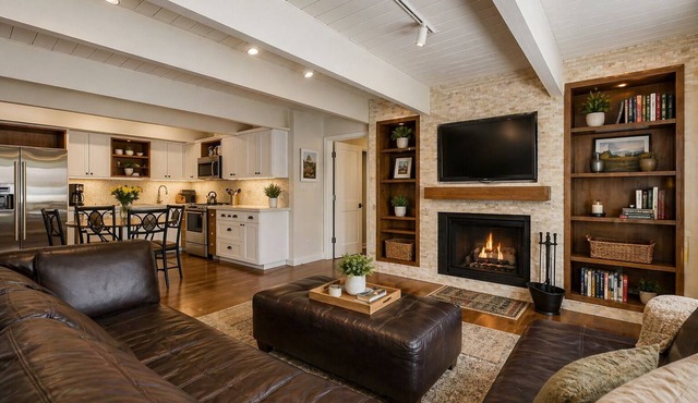 Walk Everywhere! Deluxe Downtown Condo w/Hot Tub