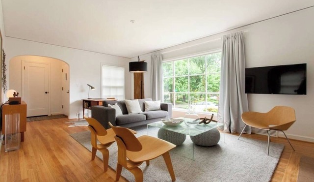 ★ Walk to Belmont - 2-bed/1-bath - Walk Score: 95!