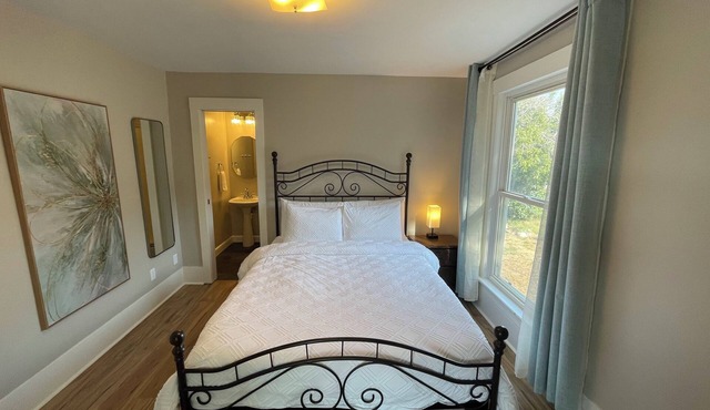 Walk to Lake & Downtown Chelan! Room #4