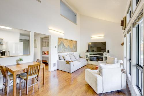 Walk to Payette Lake: McCall Condo w/Fireplace