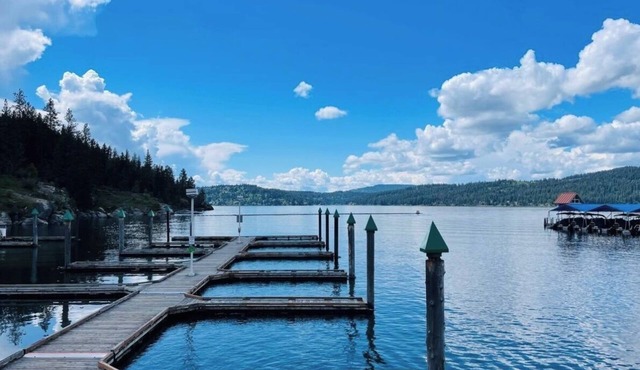 Walk to the Lake – Modern, Clean & Stylish Condo in the Heart of Coeur d’Alene