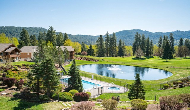Walk to Town + Mountain & Golf View + Pool and Hot Tub + Top Floor
