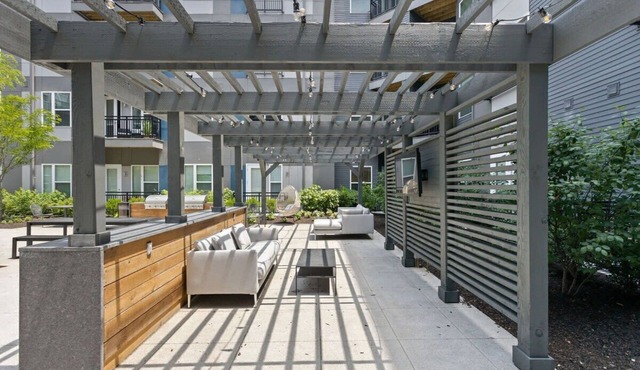 Walkable Studio Apartment in Downtown | CozySuites