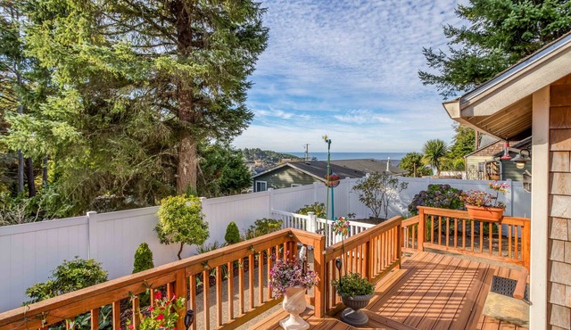 Watch Whales, Walk to Depoe Bay from this Two-Story Home with King Suite