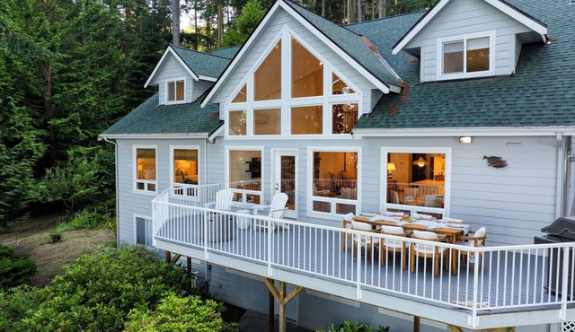 Water Views + Hot Tub + Beach Trail | Greenbank, Whidbey Island | Eagles Bluff
