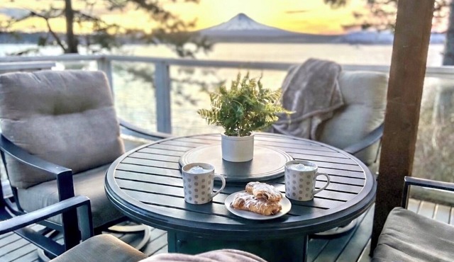 Waterfront, 2 Decks, Mt. Baker Views, Walk to Town