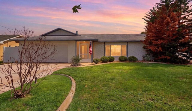 Waterfront 3BR/2BA 5 beds, Dock, Kayaks, Scalloping & Manatees in Crystal River