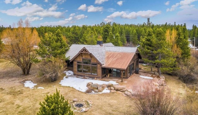 Waterfront cabin on Hebgen Lake, near fishing/boating & Yellowstone